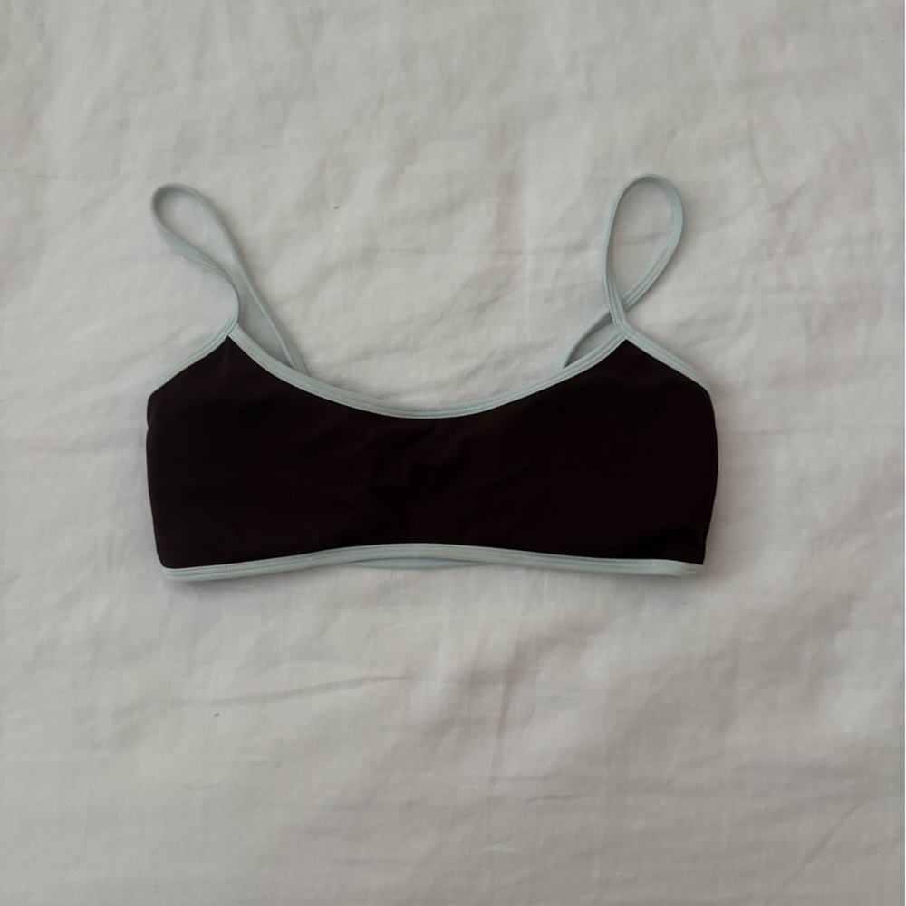 Excecere brown sports bra with light blue detail